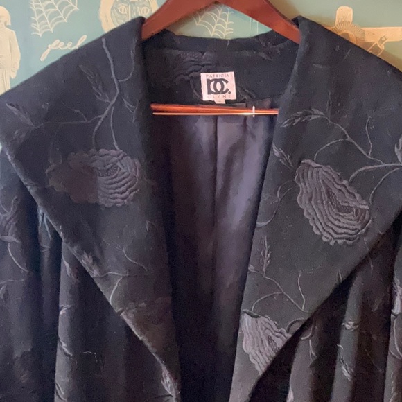 Long black coat with embroidery - Picture 5 of 9